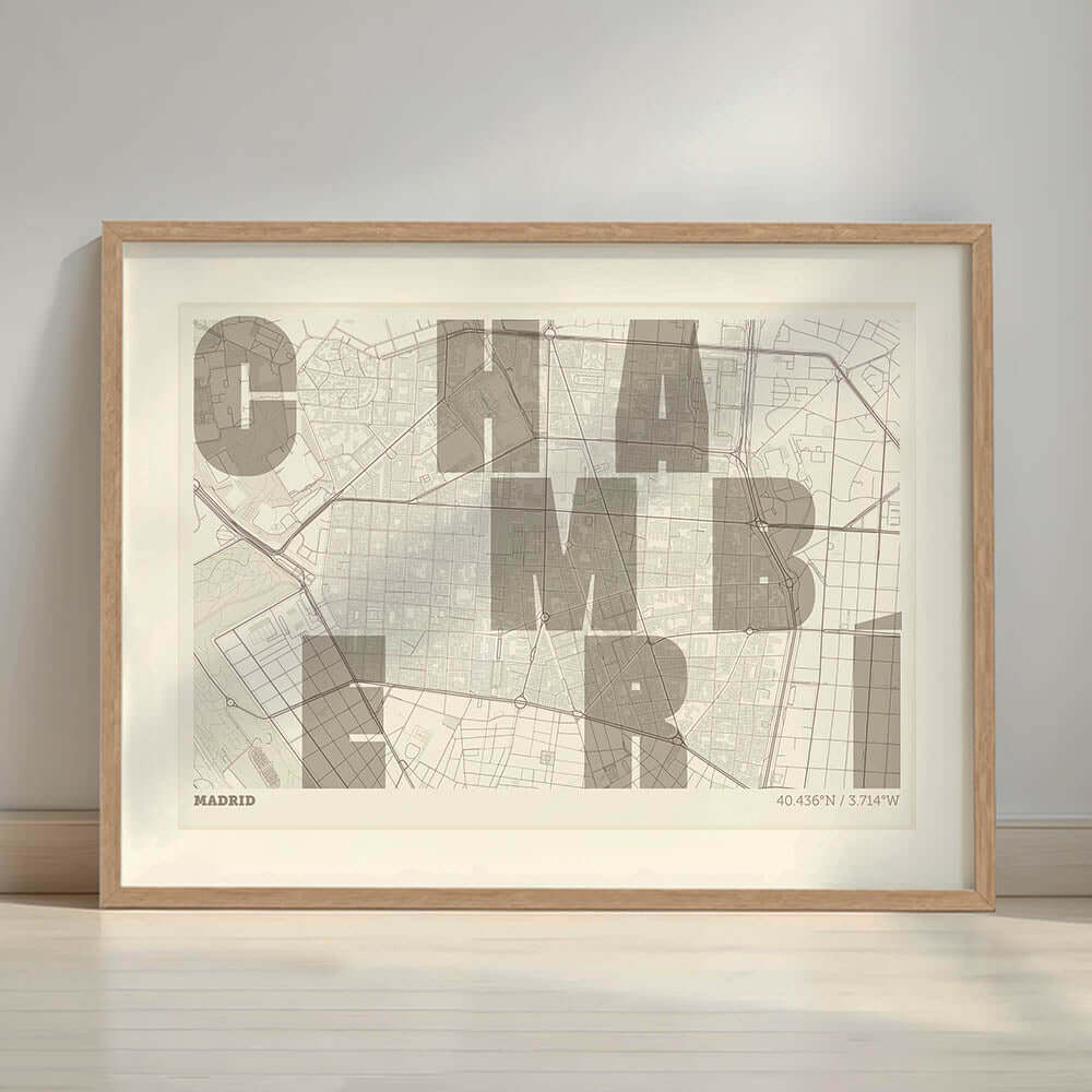 Lámina creativa de Chamberí, Madrid – Diseño gráfico y tipografía sobre mapa