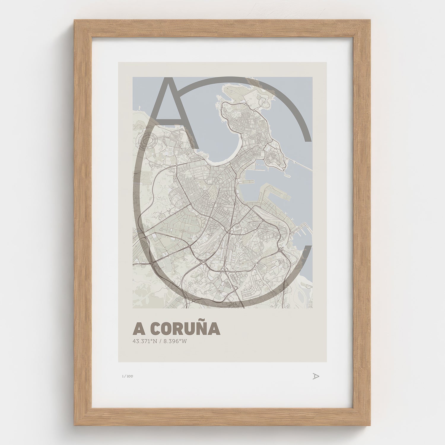 Lámina tipográfica de A Coruña – diseño Ultrafina, marco de madera natural