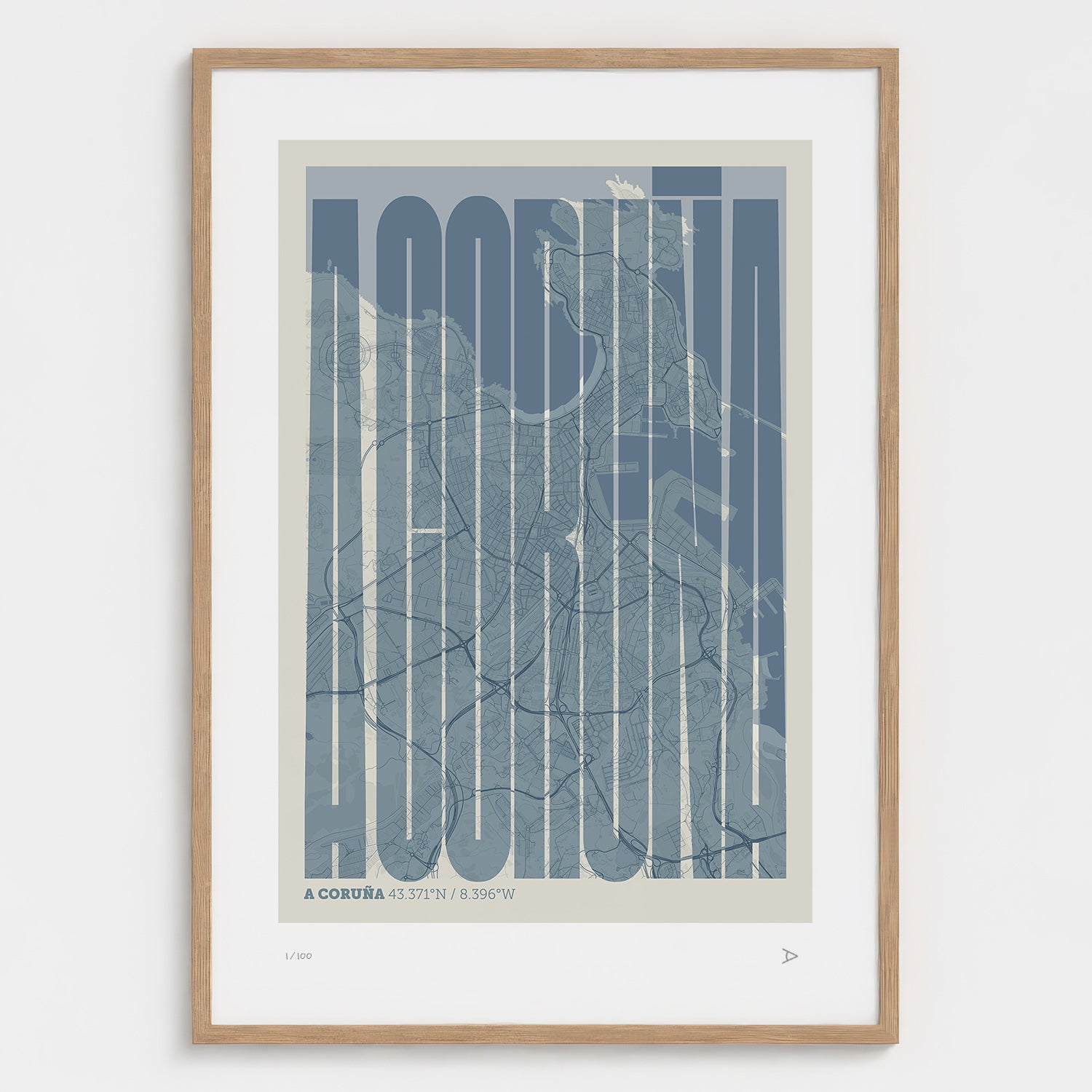 Lámina tipográfica de A Coruña – diseño Extra Comprimida, marco de madera natural