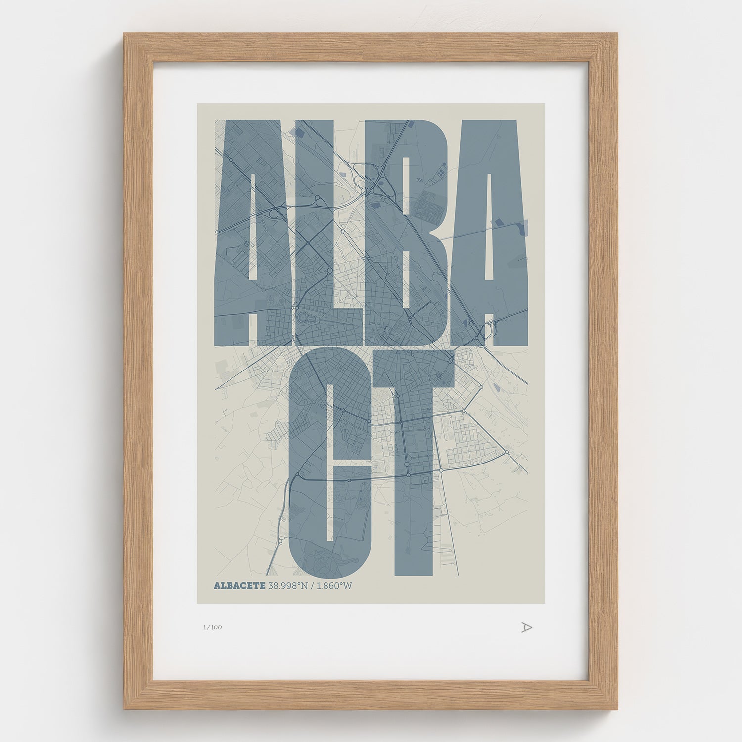 Lámina tipográfica de Albacete – diseño Extra Comprimida, marco de madera natural