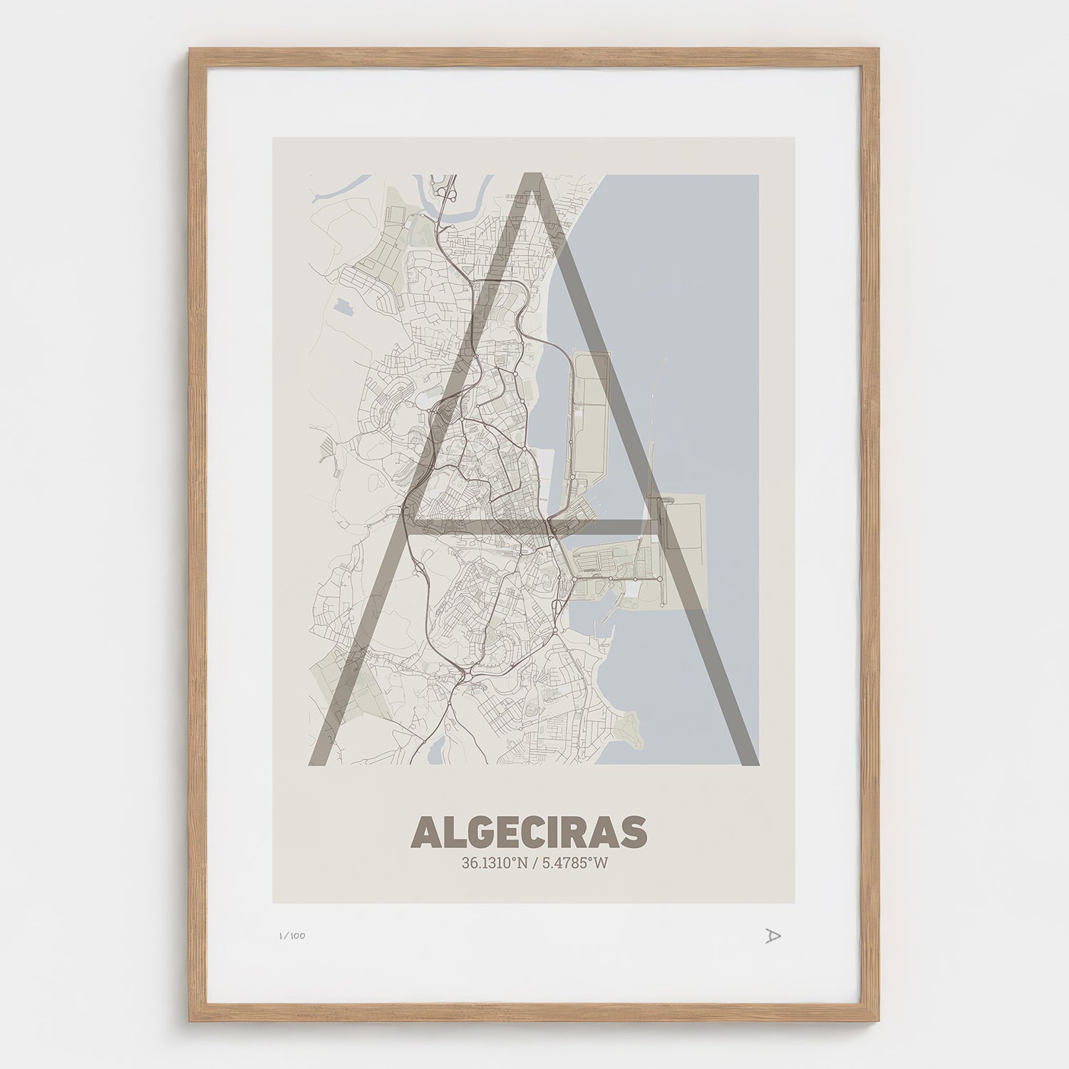 Lámina tipográfica de Algeciras – diseño Ultrafina, marco de madera natural