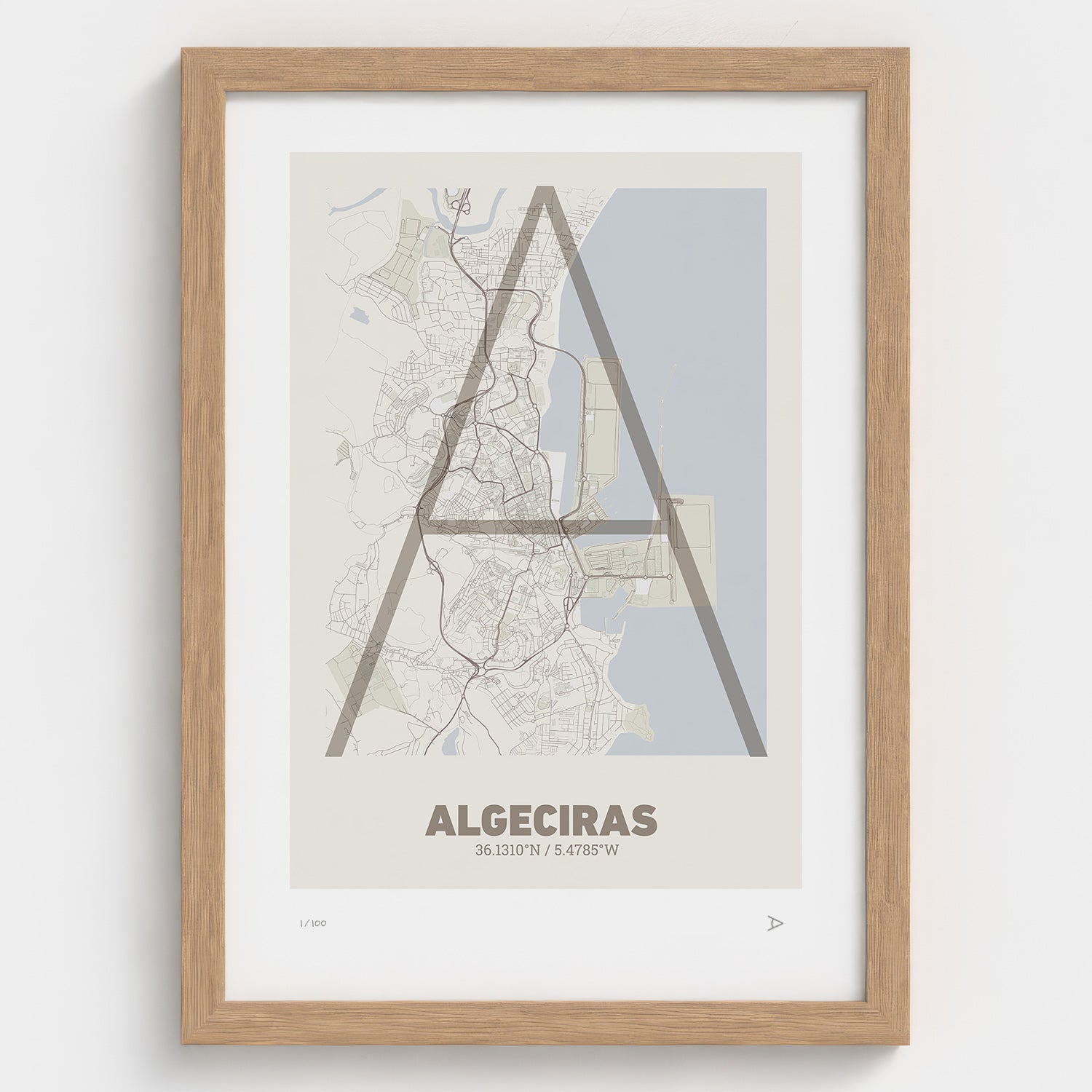 Lámina tipográfica de Algeciras – diseño Ultrafina, marco de madera natural