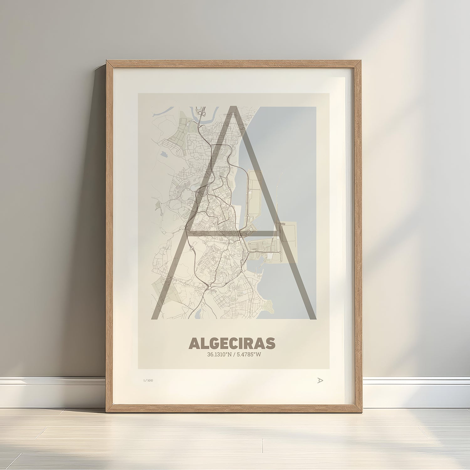 Láminas mapa de Algeciras enmarcadas en negro y madera natural