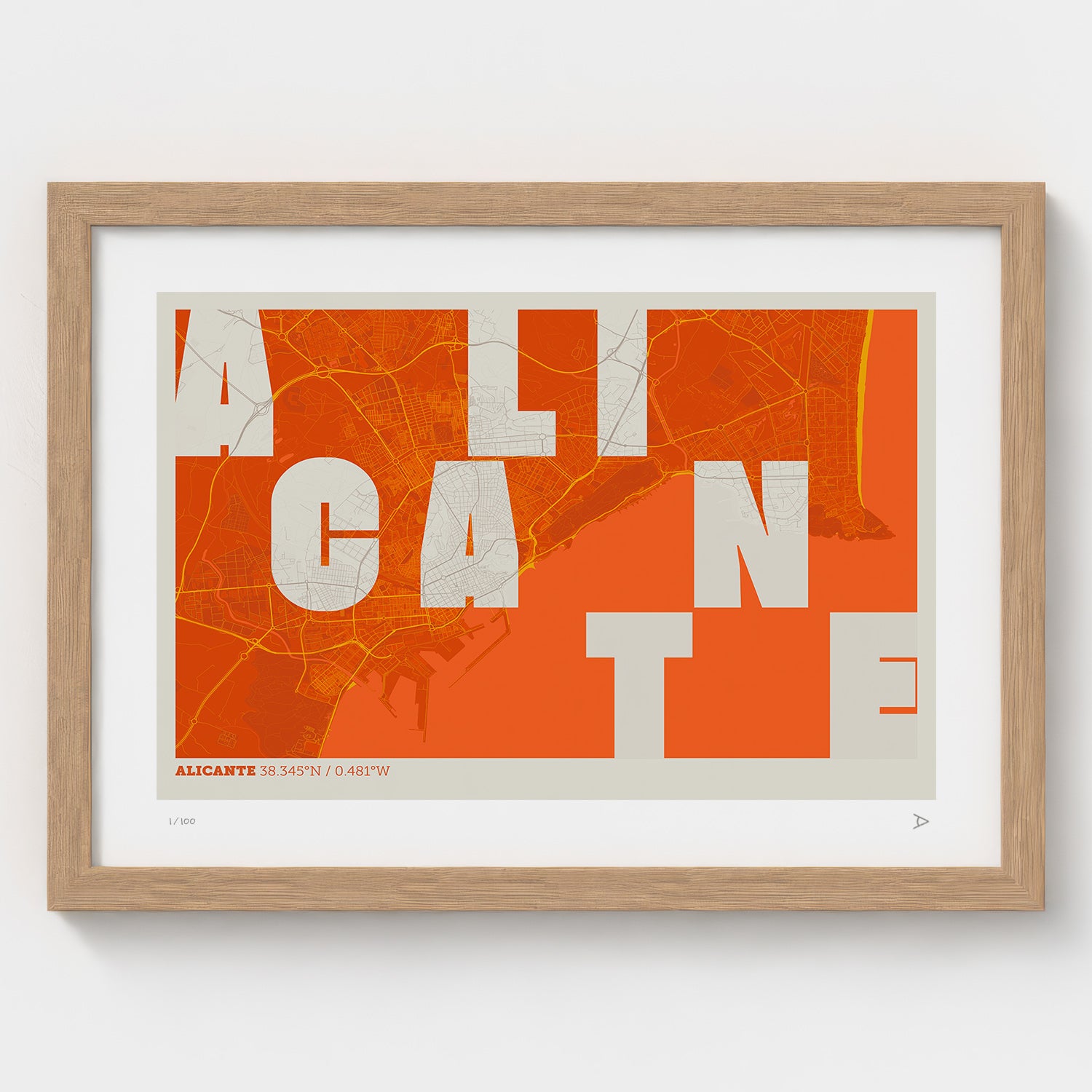 Lámina tipográfica de Alicante – diseño Revoltosa, marco de madera natural