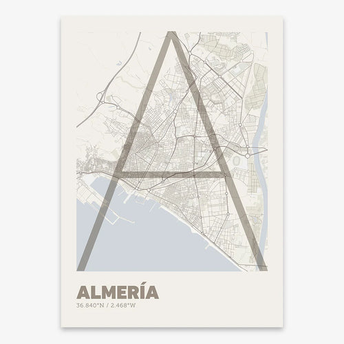 Mapa de Almería en el diseño la Ultrafina, una estética minimalista que combina cartografía urbana con letras modernas, finas y elegantes diseñado en marrón claro y fondo blanco roto