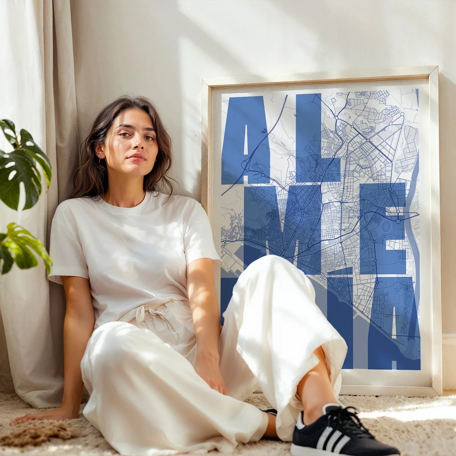 Lámina creativa de Almería – Diseño gráfico y tipografía sobre mapa