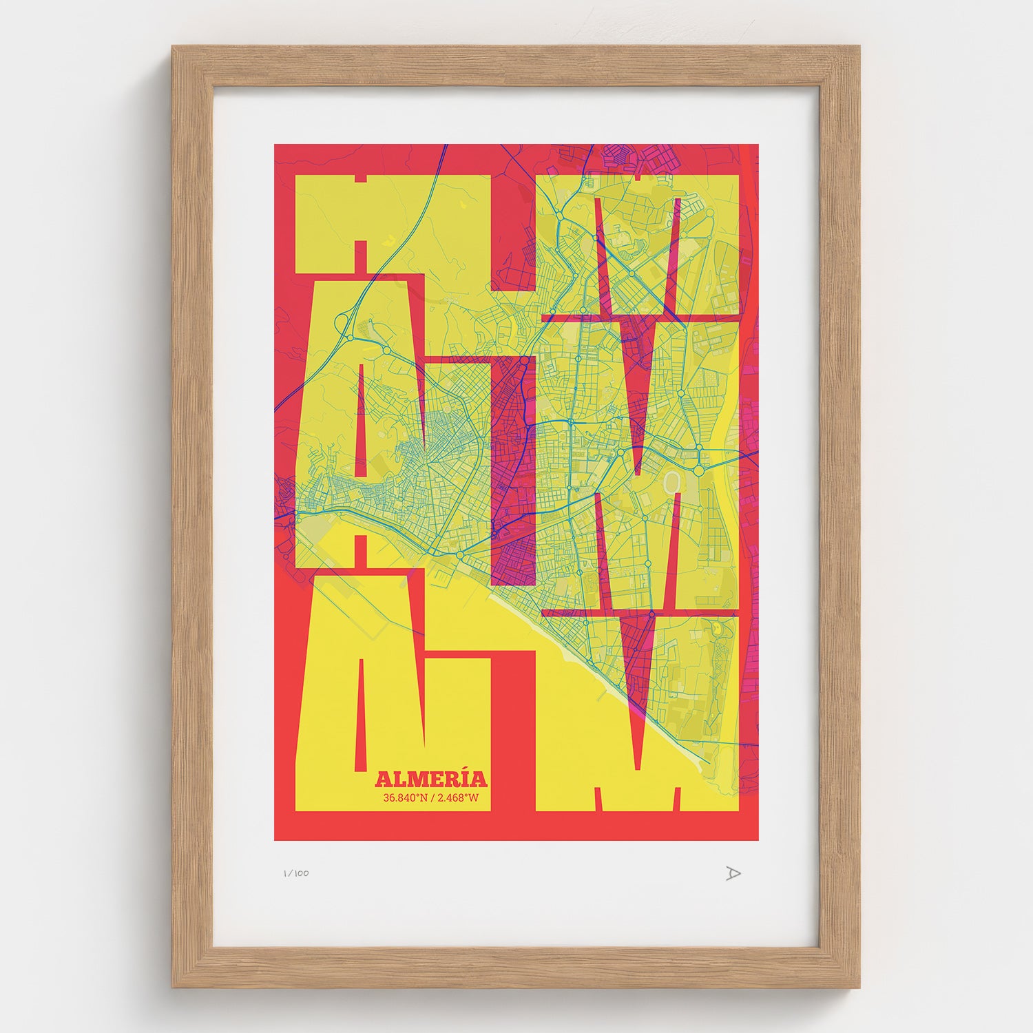Lámina tipográfica de Almeria – diseño Inseparable, marco de madera natural