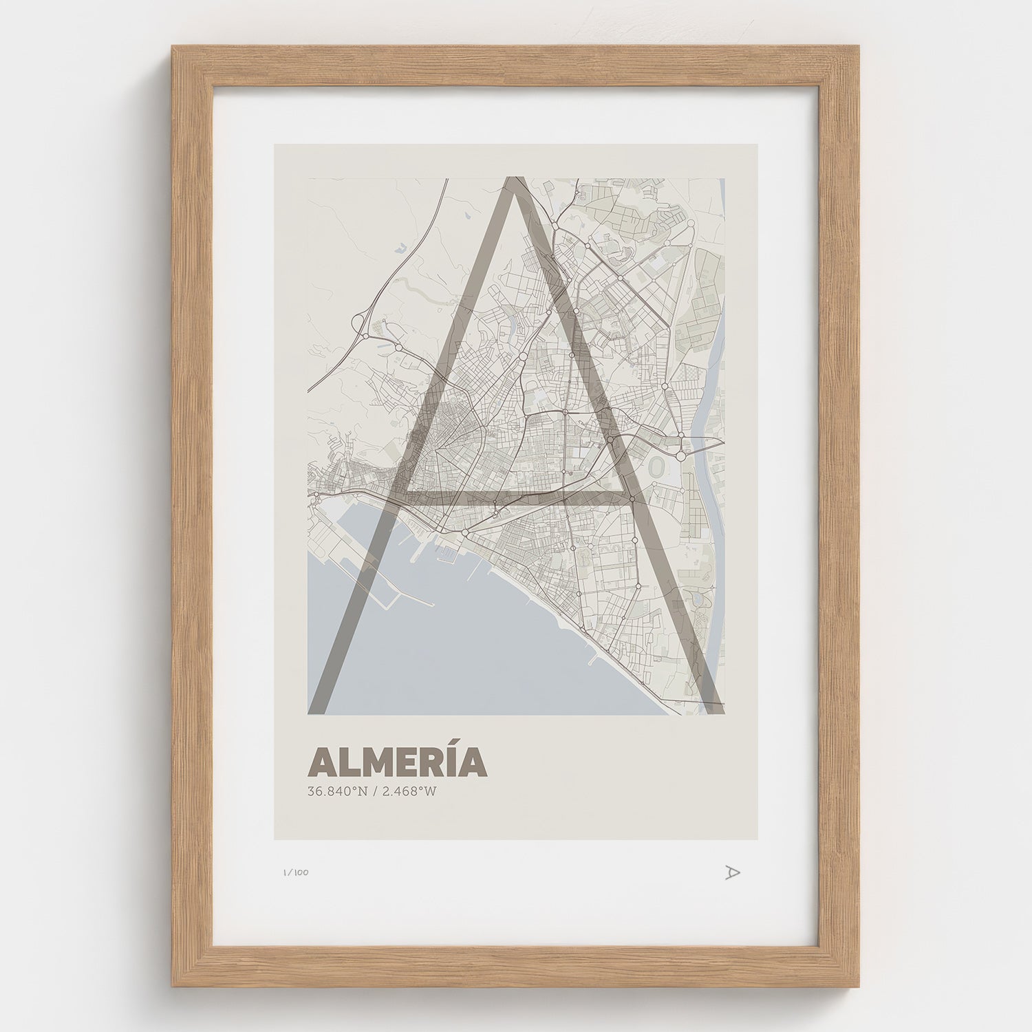 Lámina tipográfica de Almeria – diseño Ultrafina, marco de madera natural