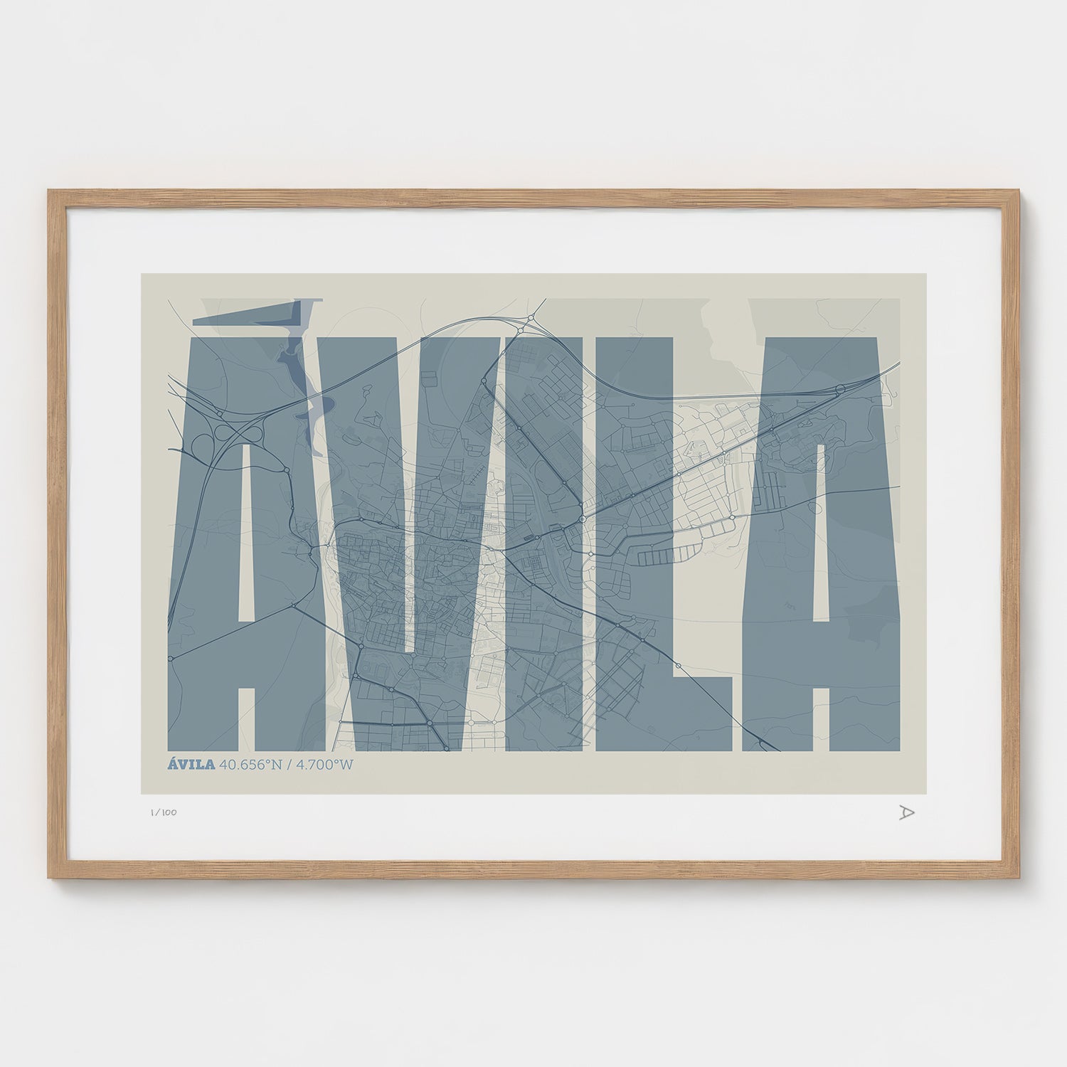 Lámina tipográfica de Avila – diseño Extra Comprimida, marco de madera natural
