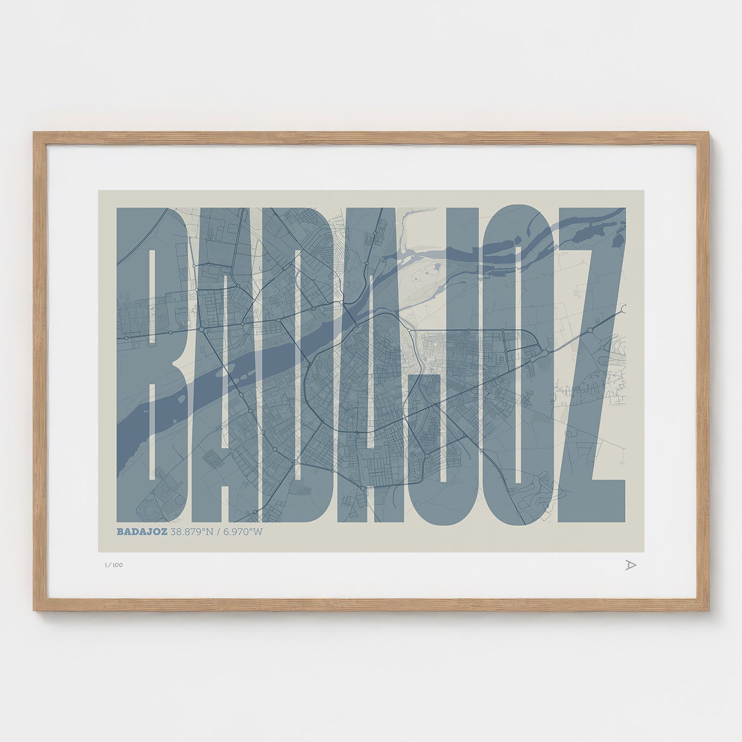 Lámina tipográfica de Badajoz – diseño Extra Comprimida, marco de madera natural