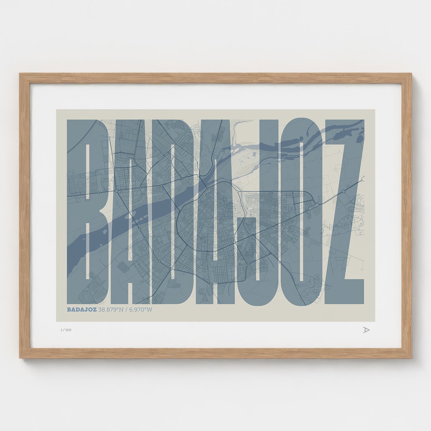 Lámina tipográfica de Badajoz – diseño Extra Comprimida, marco de madera natural