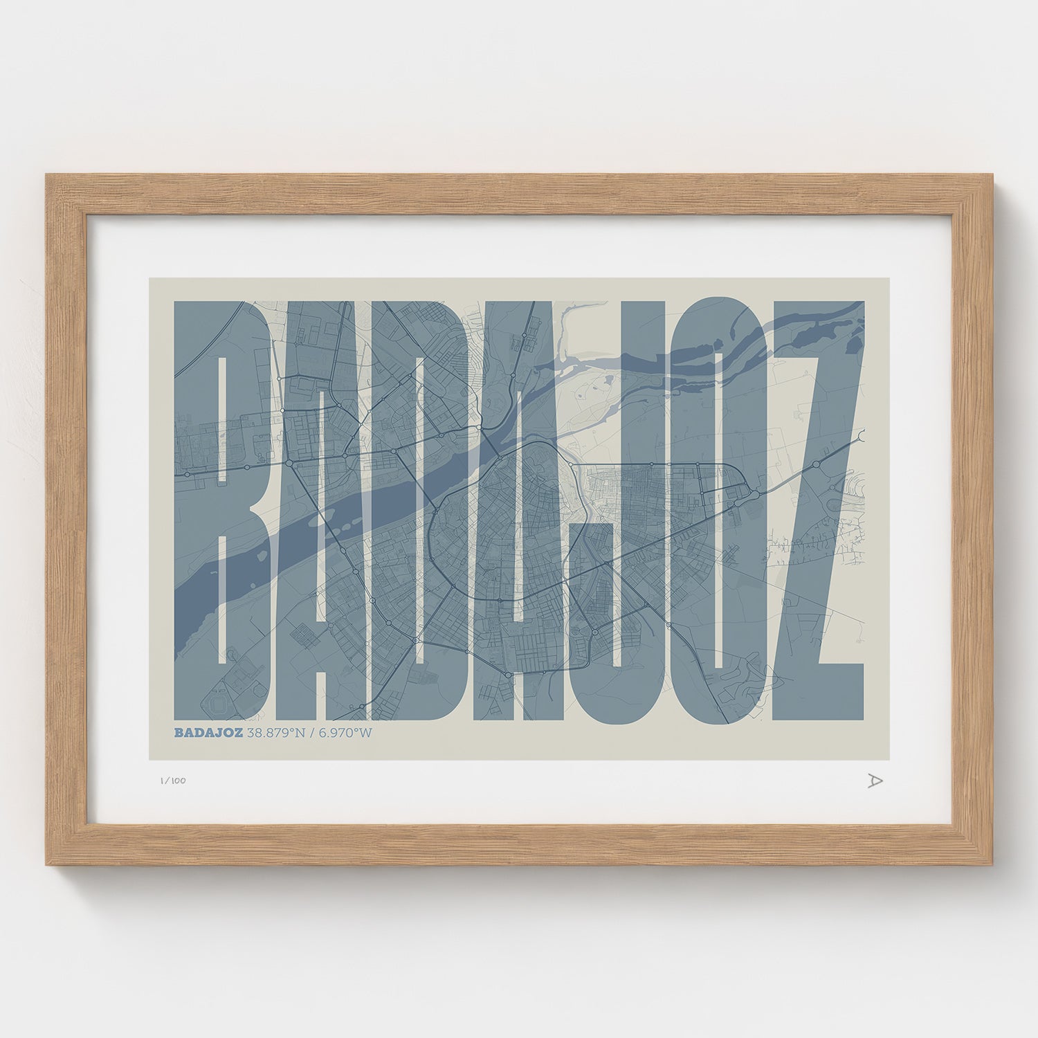 Lámina tipográfica de Badajoz – diseño Extra Comprimida, marco de madera natural