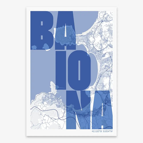 Mapa de Baiona en el diseño la Revoltosa, donde las letras del nombre aparecen aleatoriamente en diferentes líneas para un diseño urbano realmente original diseñado en azul marino y blanco