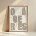 Lámina creativa de Cáceres – Diseño gráfico y tipografía sobre mapa