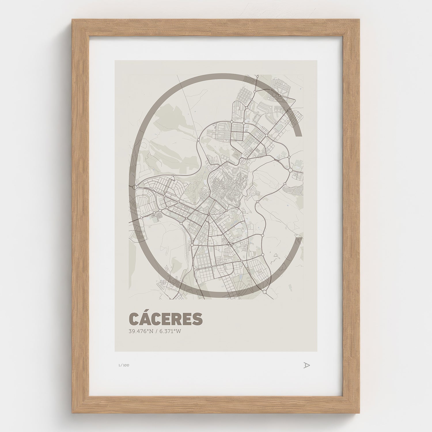 Lámina tipográfica de Caceres – diseño Ultrafina, marco de madera natural