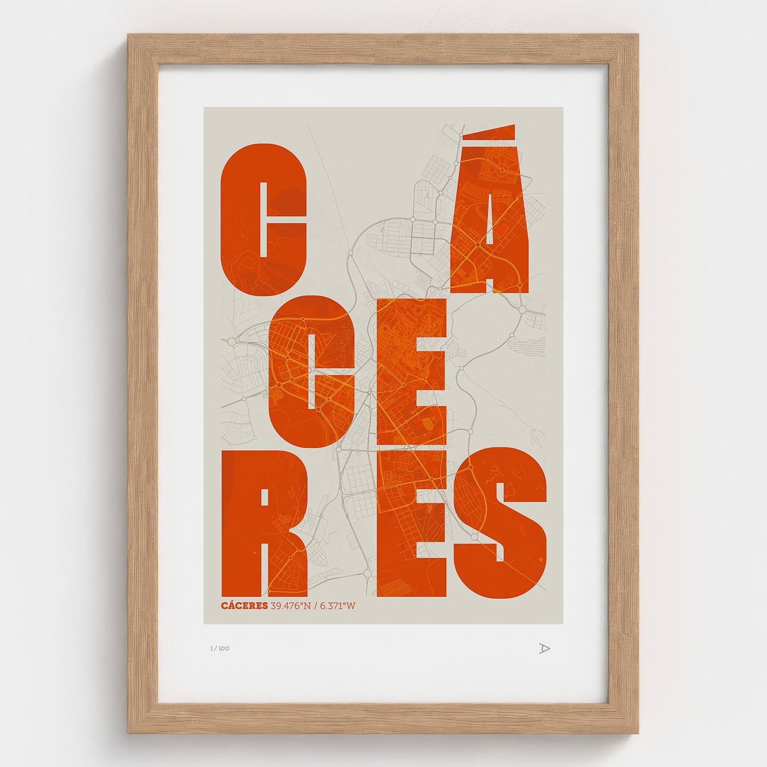 Lámina tipográfica de Caceres – diseño Revoltosa, marco de madera natural