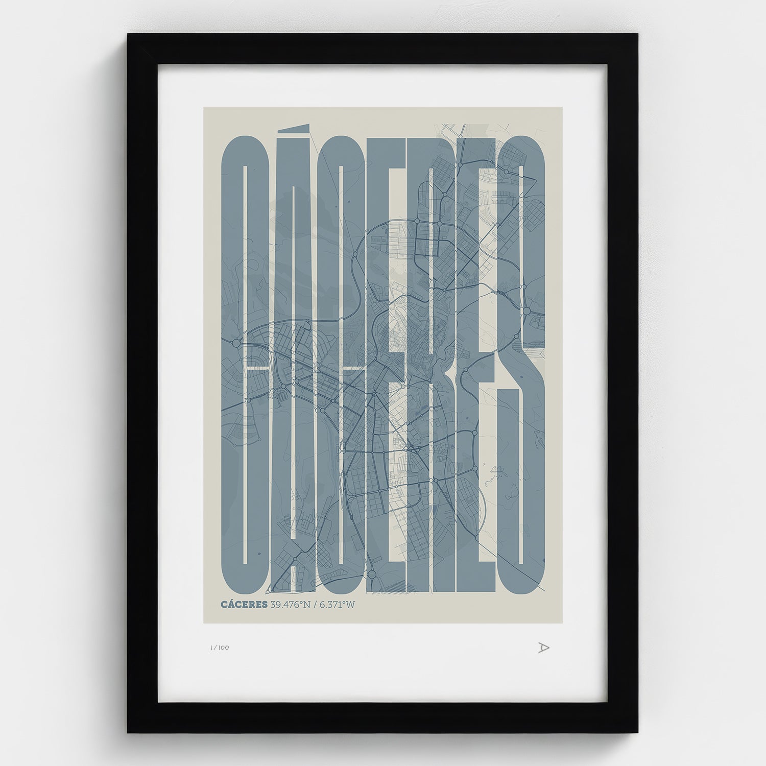 Lámina tipográfica de Caceres – diseño Extra Comprimida, marco negro