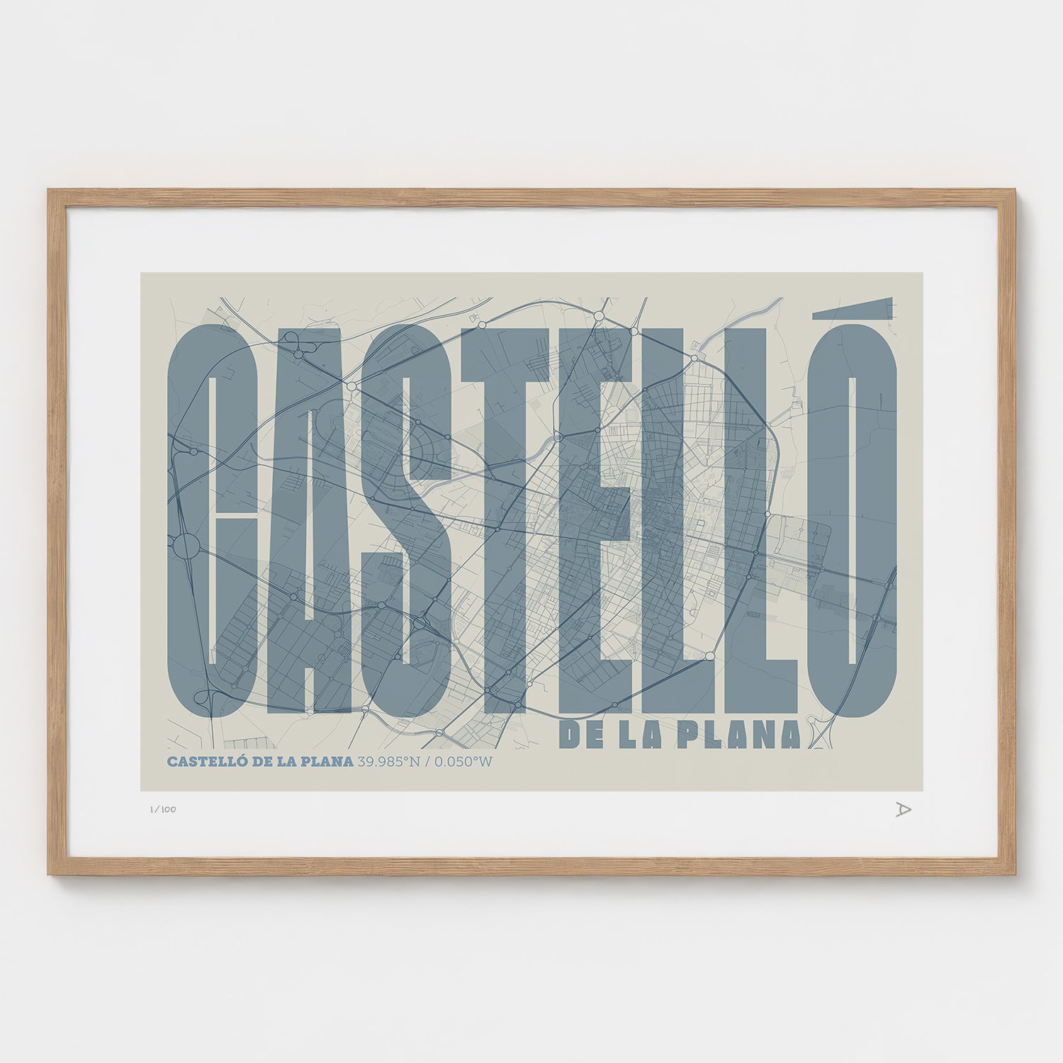 Lámina tipográfica de Castellon – diseño Extra Comprimida, marco de madera natural