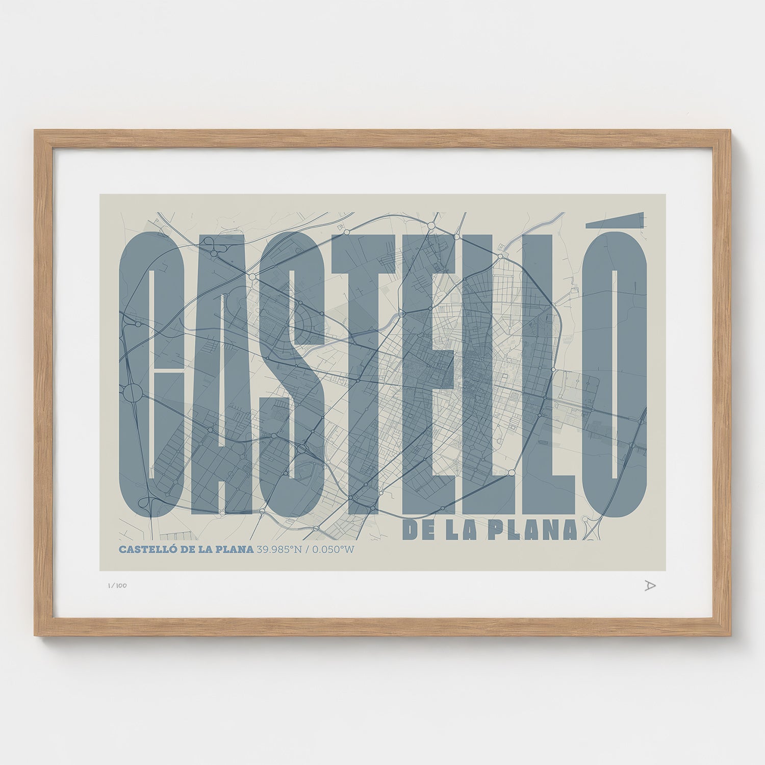 Lámina tipográfica de Castellon – diseño Extra Comprimida, marco de madera natural