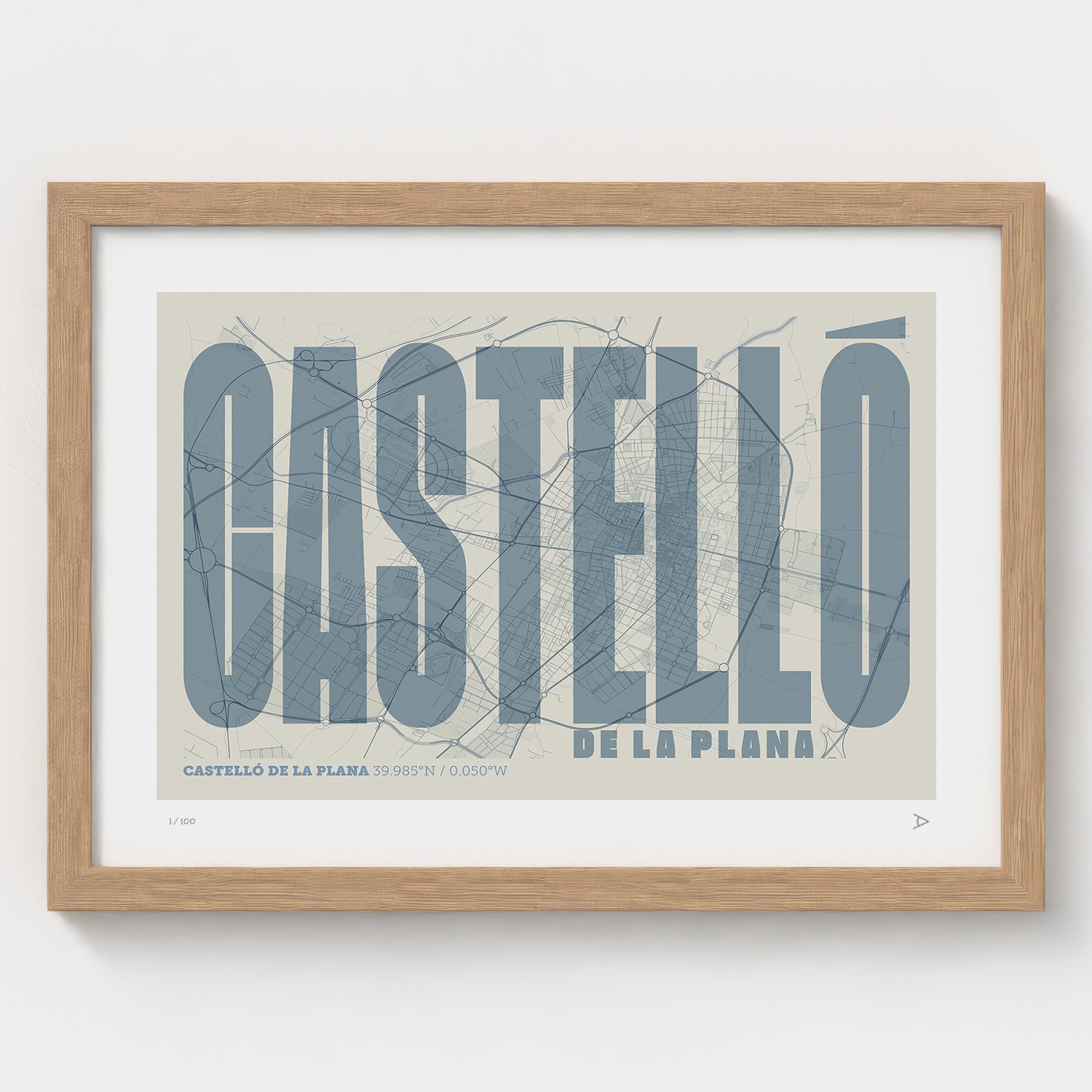 Lámina tipográfica de Castellon – diseño Extra Comprimida, marco de madera natural