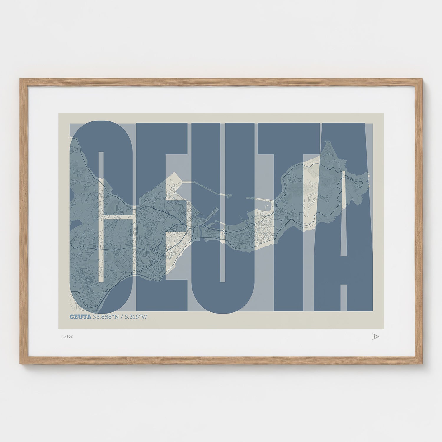 Lámina tipográfica de Ceuta – diseño Extra Comprimida, marco de madera natural