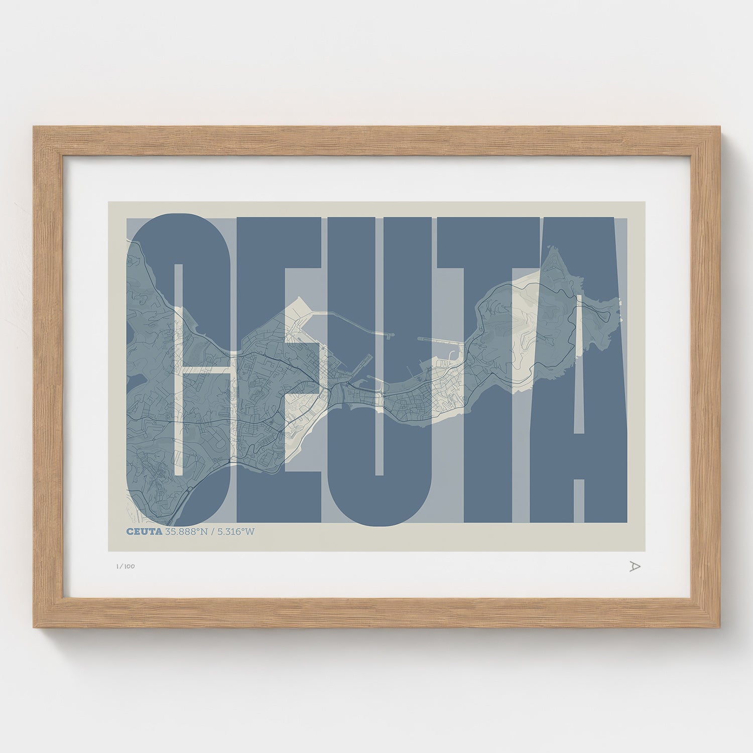 Lámina tipográfica de Ceuta – diseño Extra Comprimida, marco de madera natural