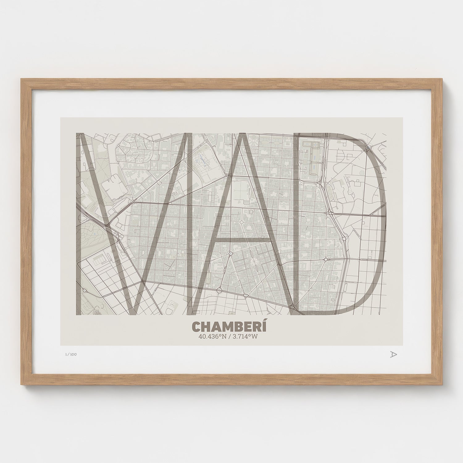 Lámina tipográfica de Chamberí – diseño Ultrafina, marco de madera natural