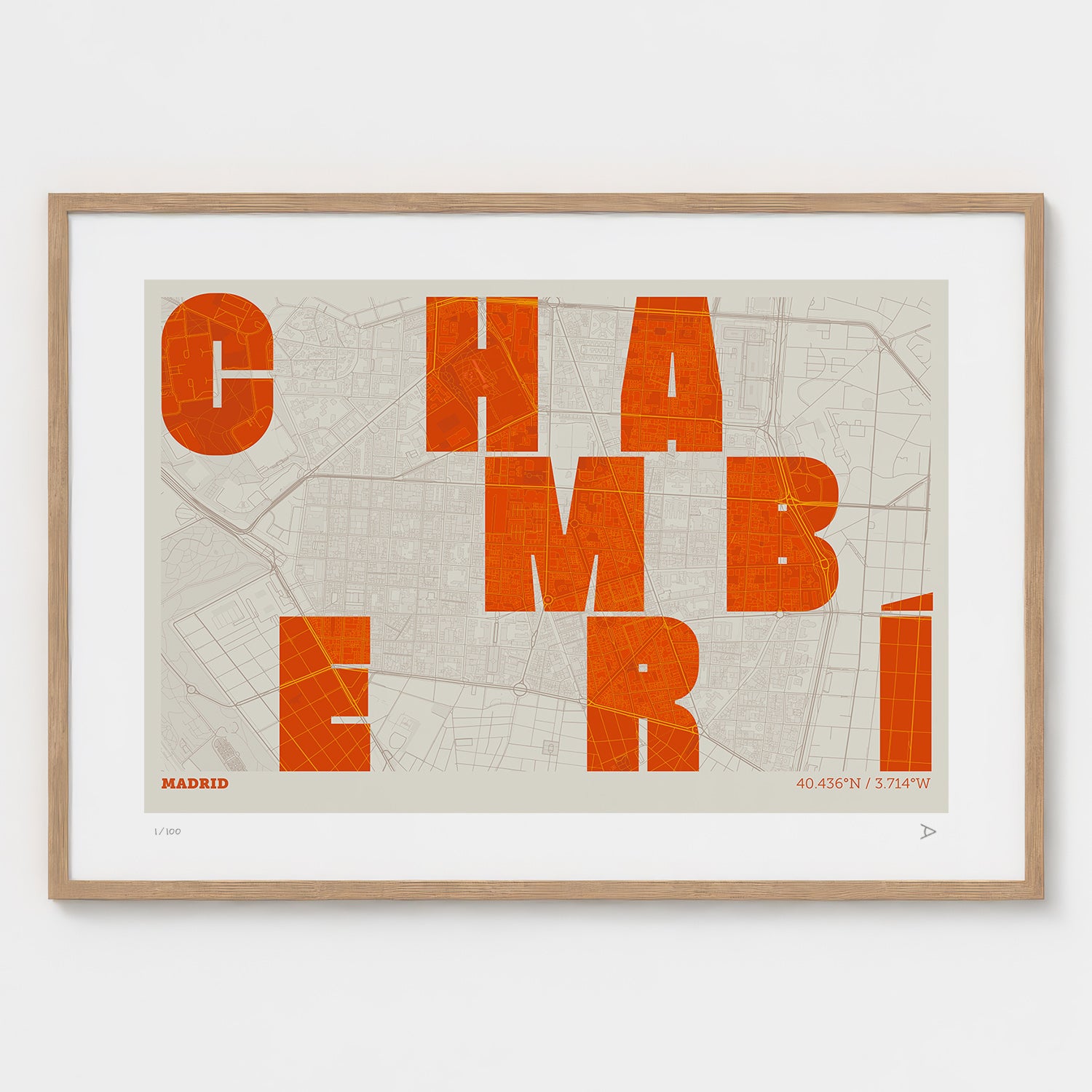 Lámina tipográfica de Chamberí – diseño Revoltosa, marco de madera natural