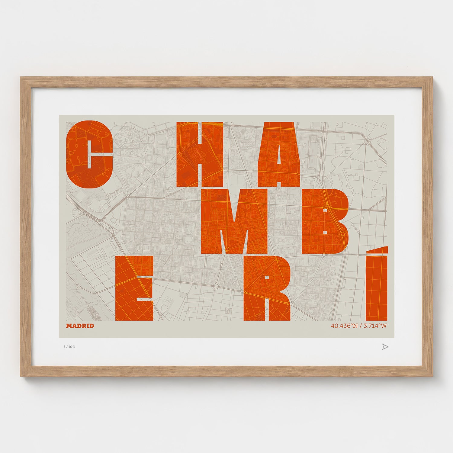 Lámina tipográfica de Chamberí – diseño Revoltosa, marco de madera natural