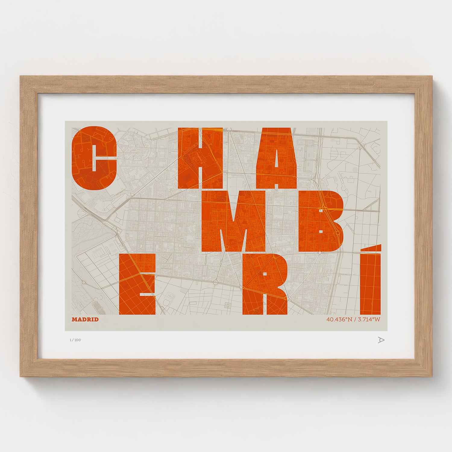 Lámina tipográfica de Chamberí – diseño Revoltosa, marco de madera natural
