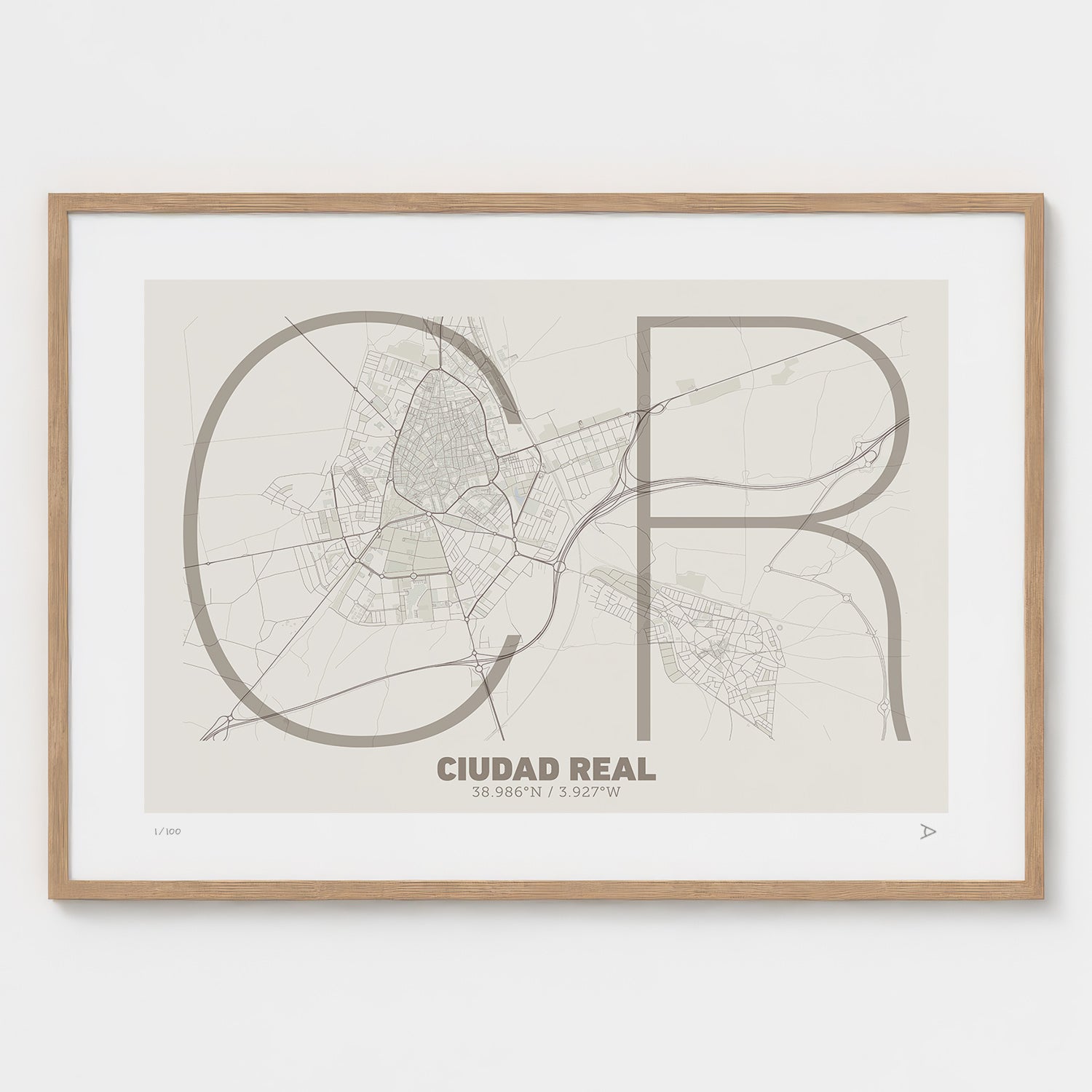 Lámina tipográfica de Ciudad Real – diseño Ultrafina, marco de madera natural