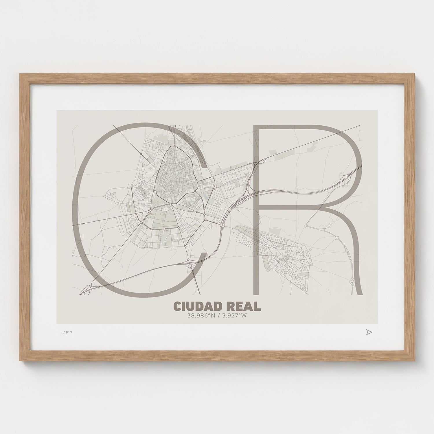 Lámina tipográfica de Ciudad Real – diseño Ultrafina, marco de madera natural