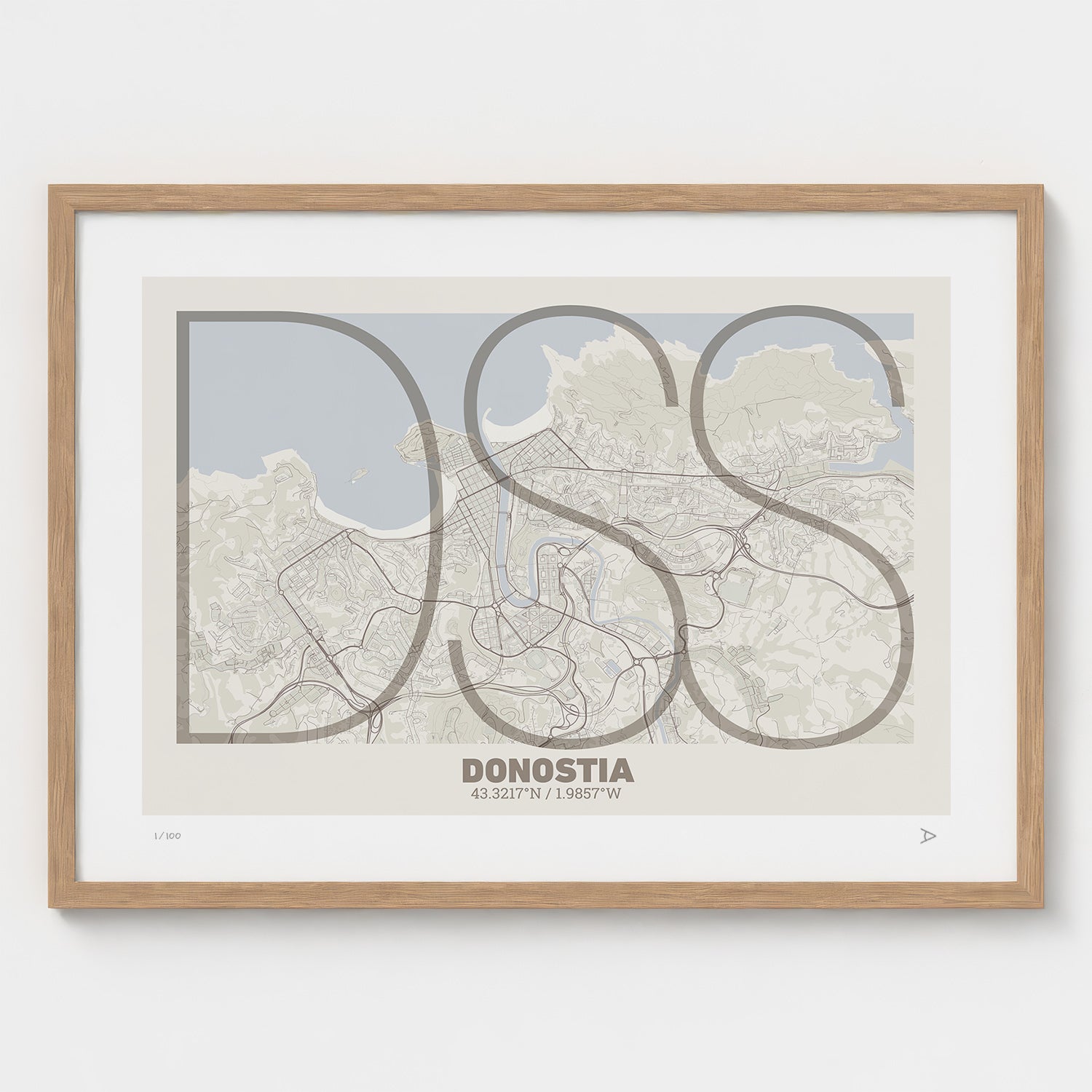 Lámina tipográfica de Donostia – diseño Ultrafina, marco de madera natural