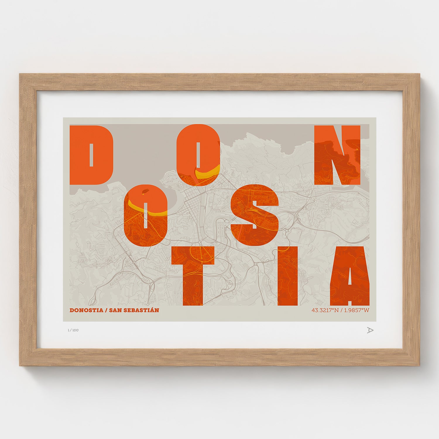 Lámina tipográfica de Donostia – diseño Revoltosa, marco de madera natural