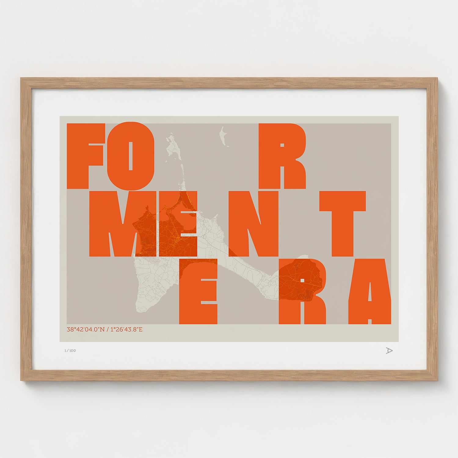 Lámina tipográfica de Formentera – diseño Revoltosa, marco de madera natural