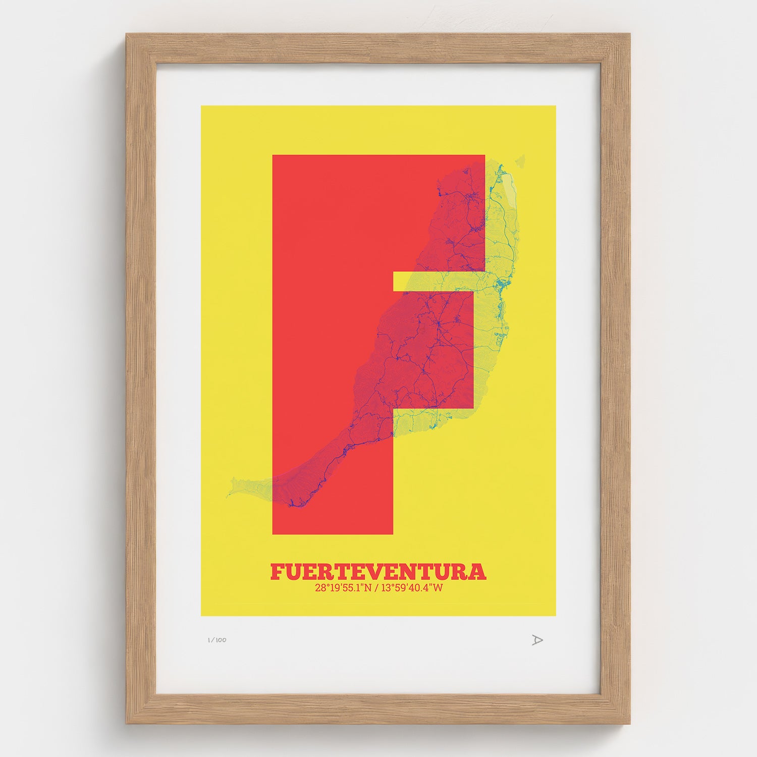 Lámina tipográfica de Fuerteventura – diseño Súper Bold, marco de madera natural