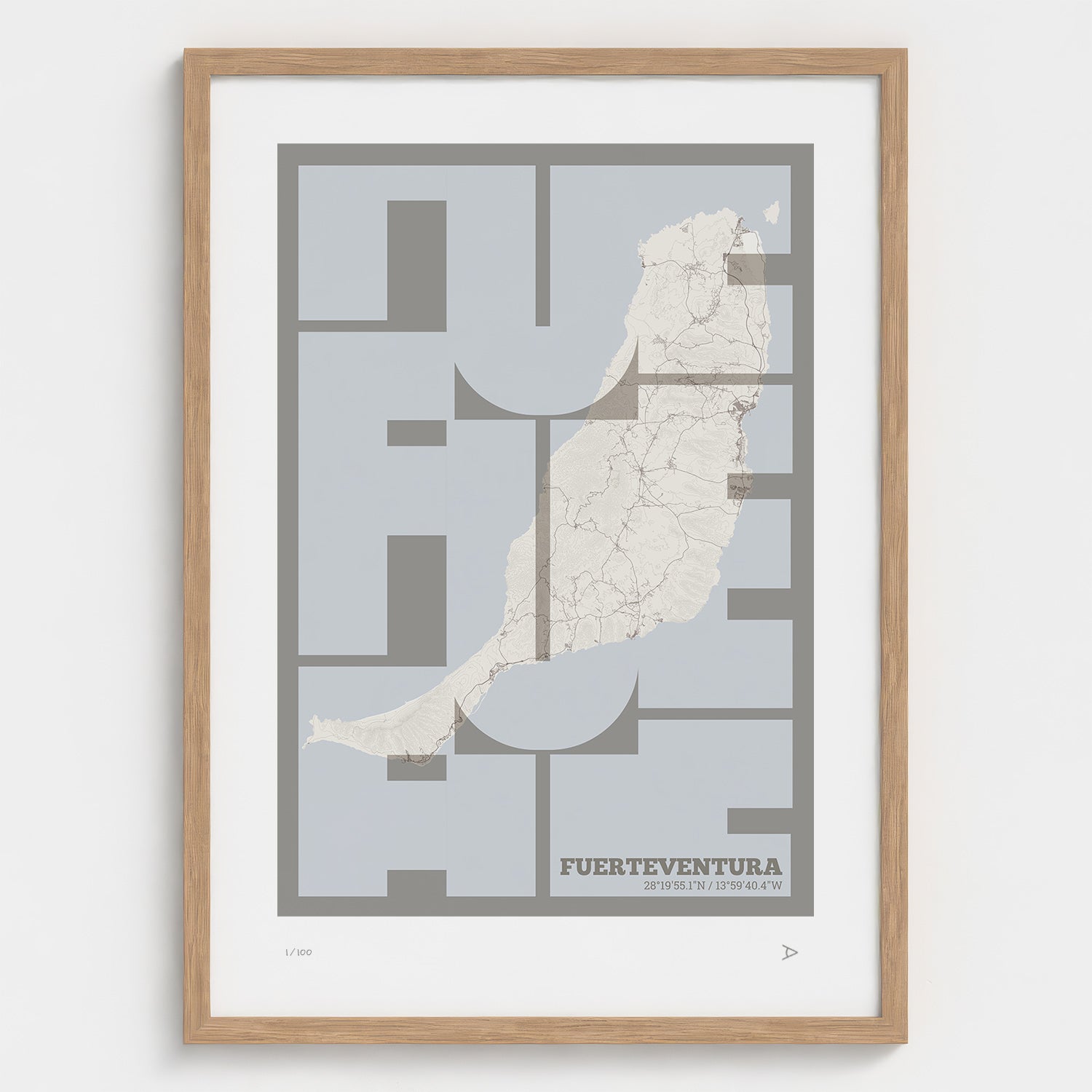 Lámina tipográfica de Fuerteventura – diseño Inseparable, marco de madera natural