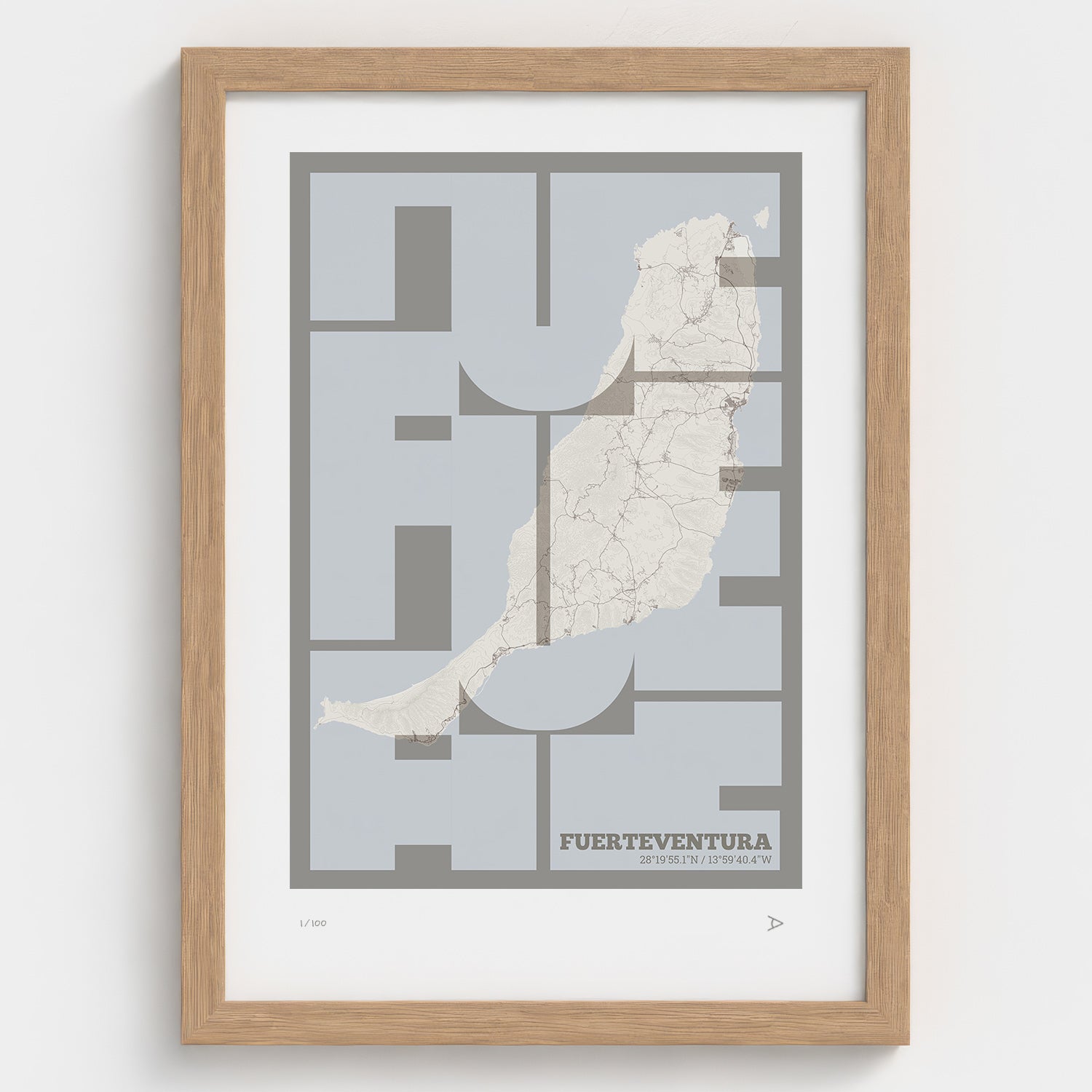 Lámina tipográfica de Fuerteventura – diseño Inseparable, marco de madera natural