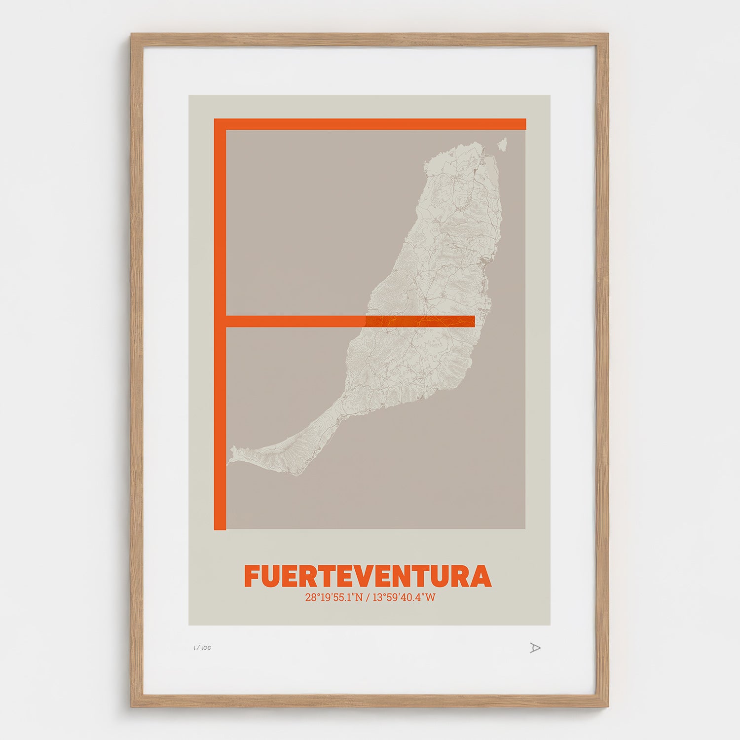 Lámina tipográfica de Fuerteventura – diseño Ultrafina, marco de madera natural