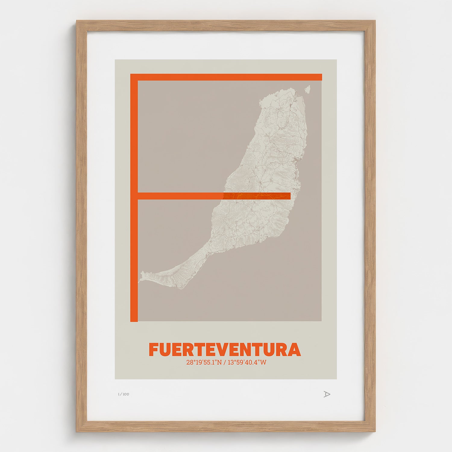 Lámina tipográfica de Fuerteventura – diseño Ultrafina, marco de madera natural