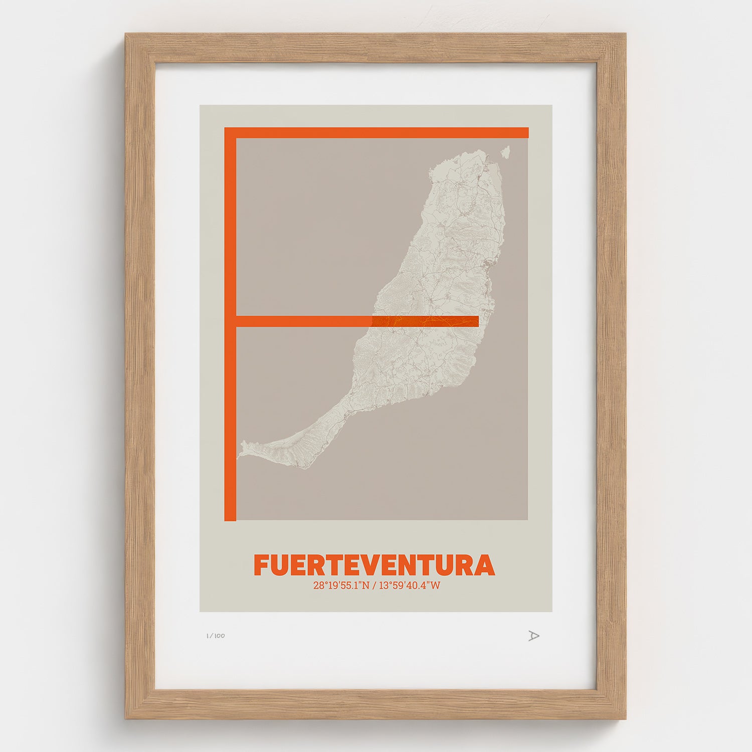 Lámina tipográfica de Fuerteventura – diseño Ultrafina, marco de madera natural