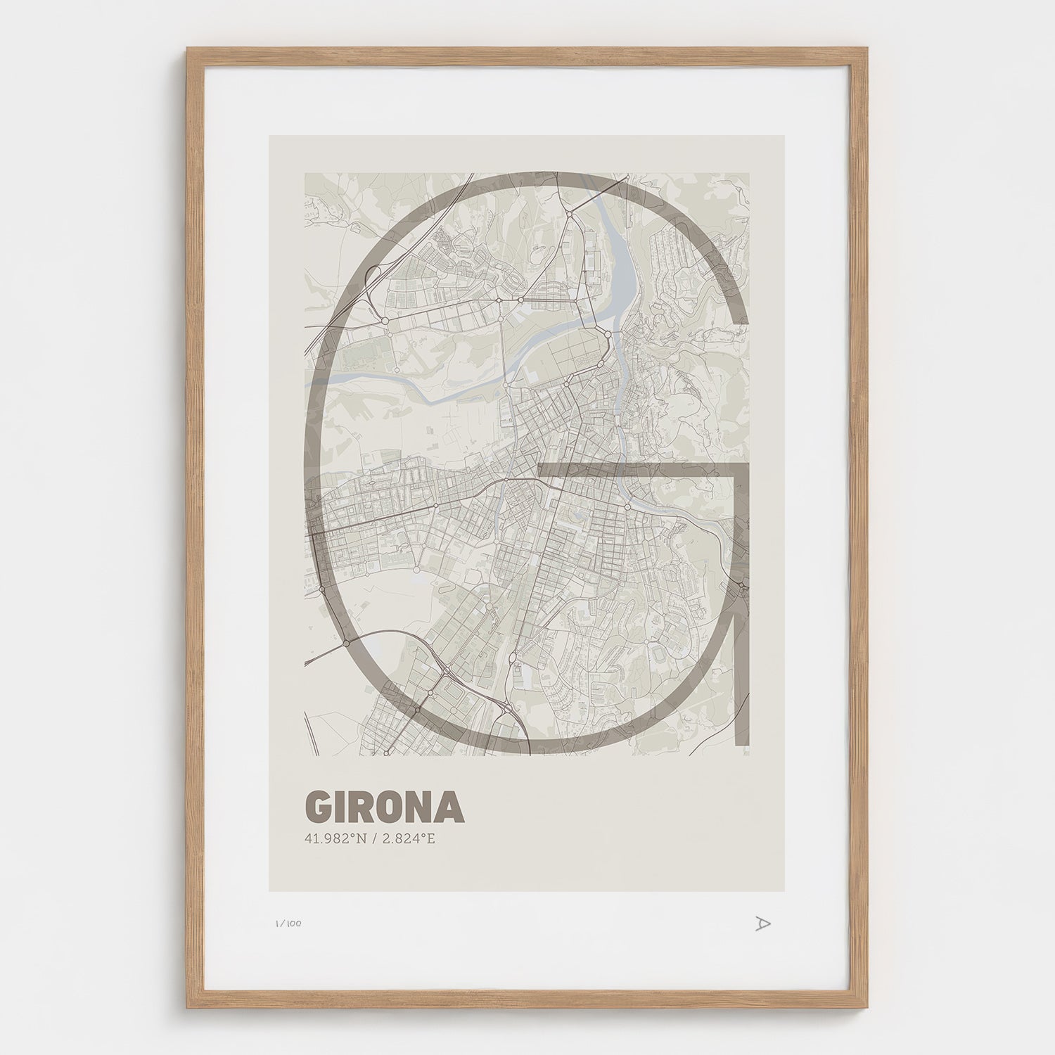 Lámina tipográfica de Girona – diseño Ultrafina, marco de madera natural
