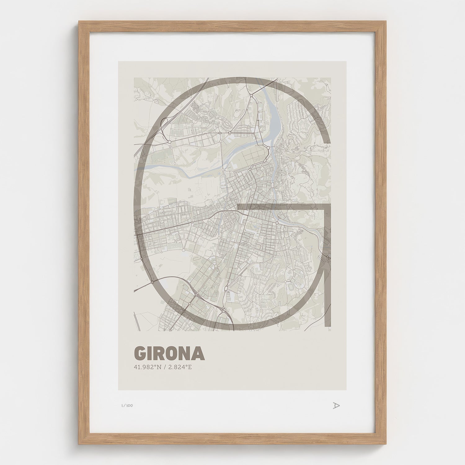 Lámina tipográfica de Girona – diseño Ultrafina, marco de madera natural