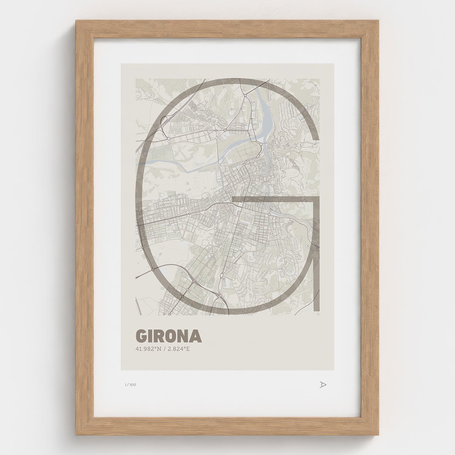 Lámina tipográfica de Girona – diseño Ultrafina, marco de madera natural