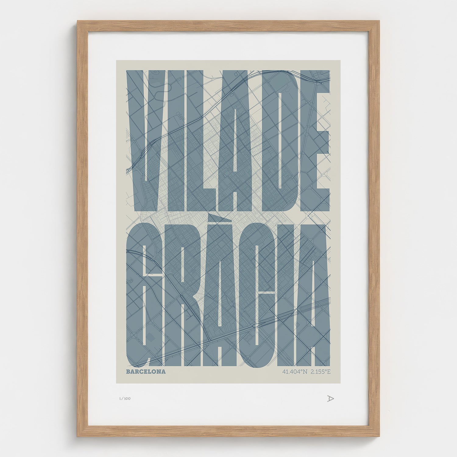 Lámina tipográfica de Gràcia – diseño Extra Comprimida, marco de madera natural