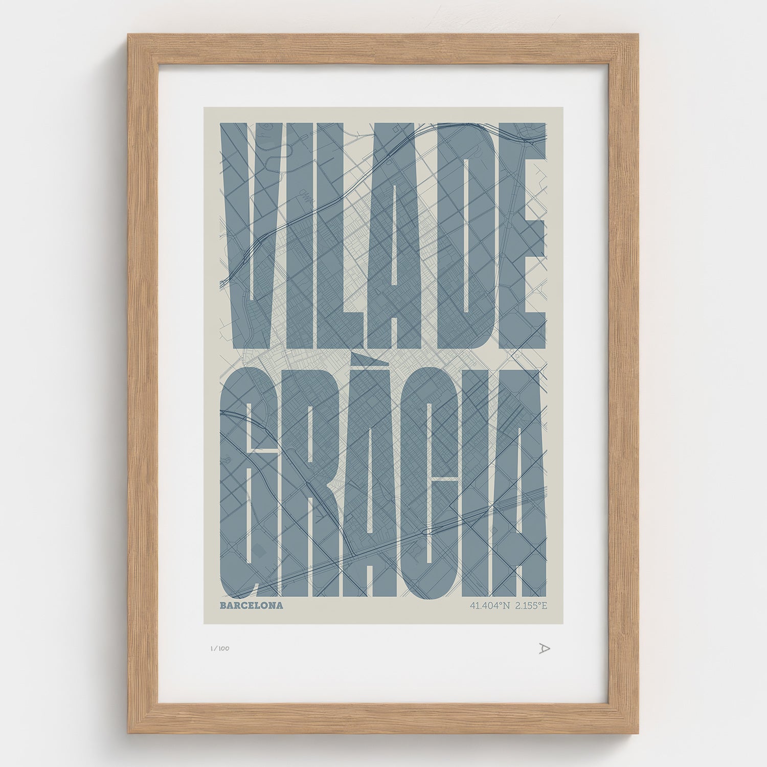 Lámina tipográfica de Gràcia – diseño Extra Comprimida, marco de madera natural