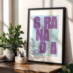Lámina creativa de Granada – Diseño gráfico y tipografía sobre mapa