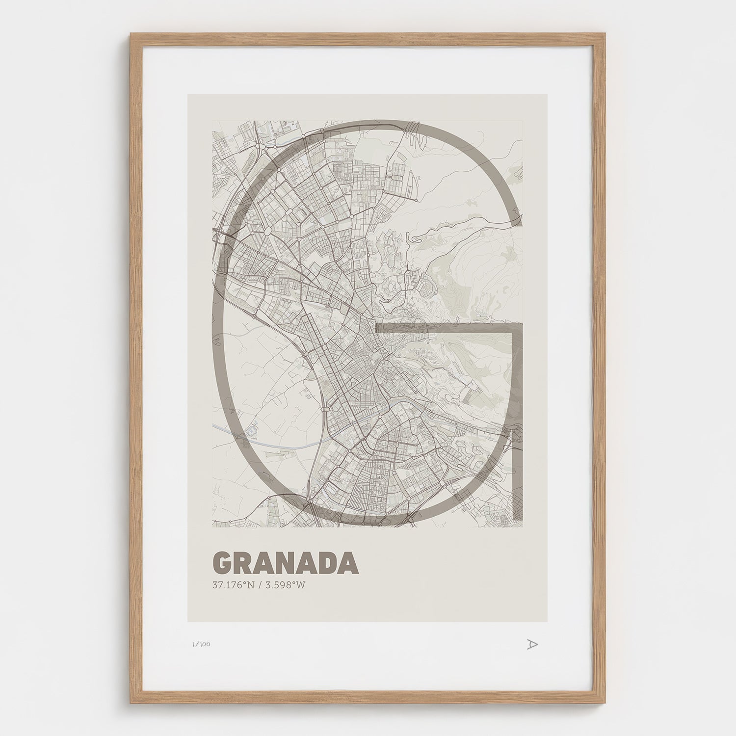 Lámina tipográfica de Granada – diseño Ultrafina, marco de madera natural