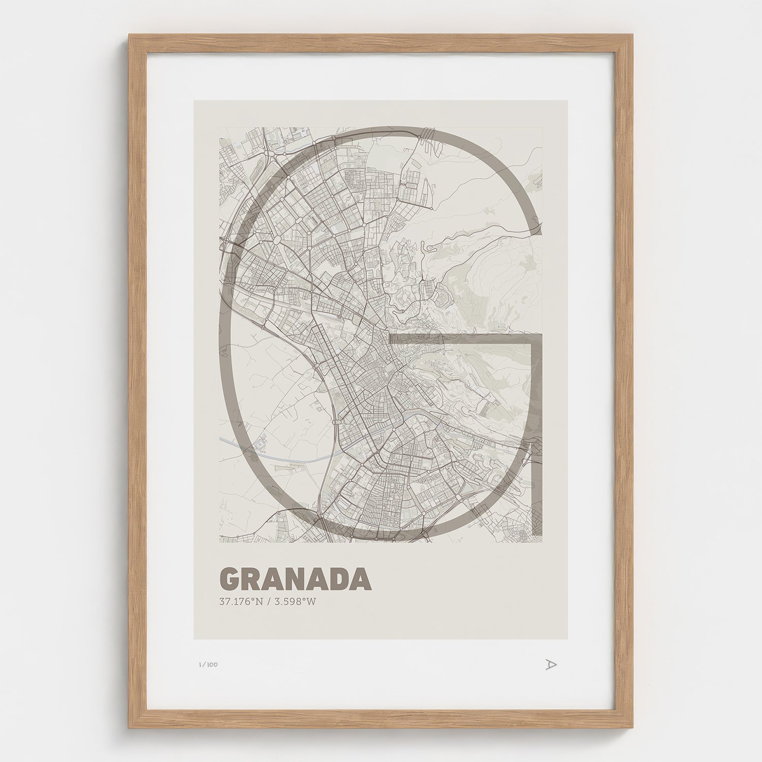 Lámina tipográfica de Granada – diseño Ultrafina, marco de madera natural