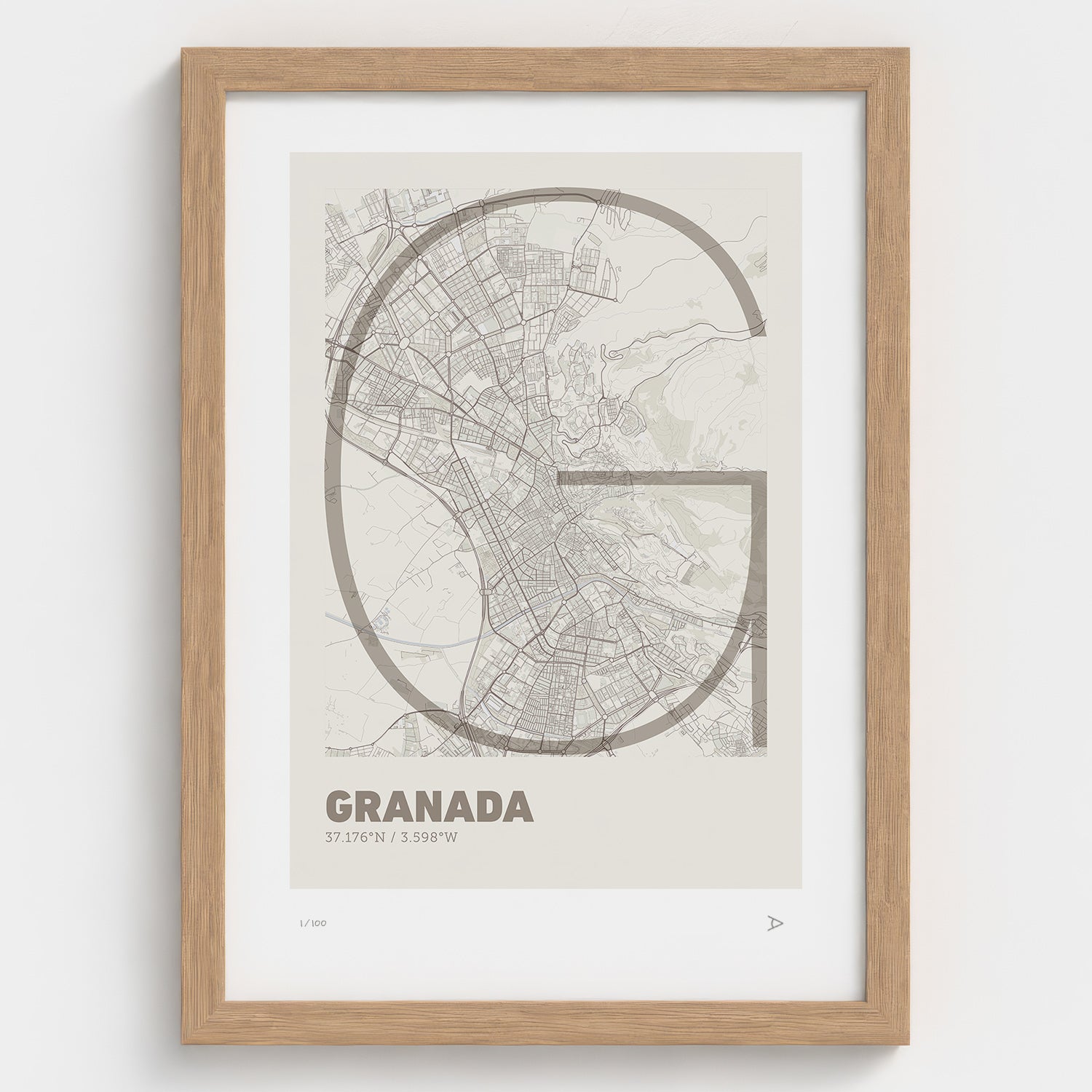 Lámina tipográfica de Granada – diseño Ultrafina, marco de madera natural